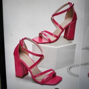 Criss cross chunky heeledstrap sandals